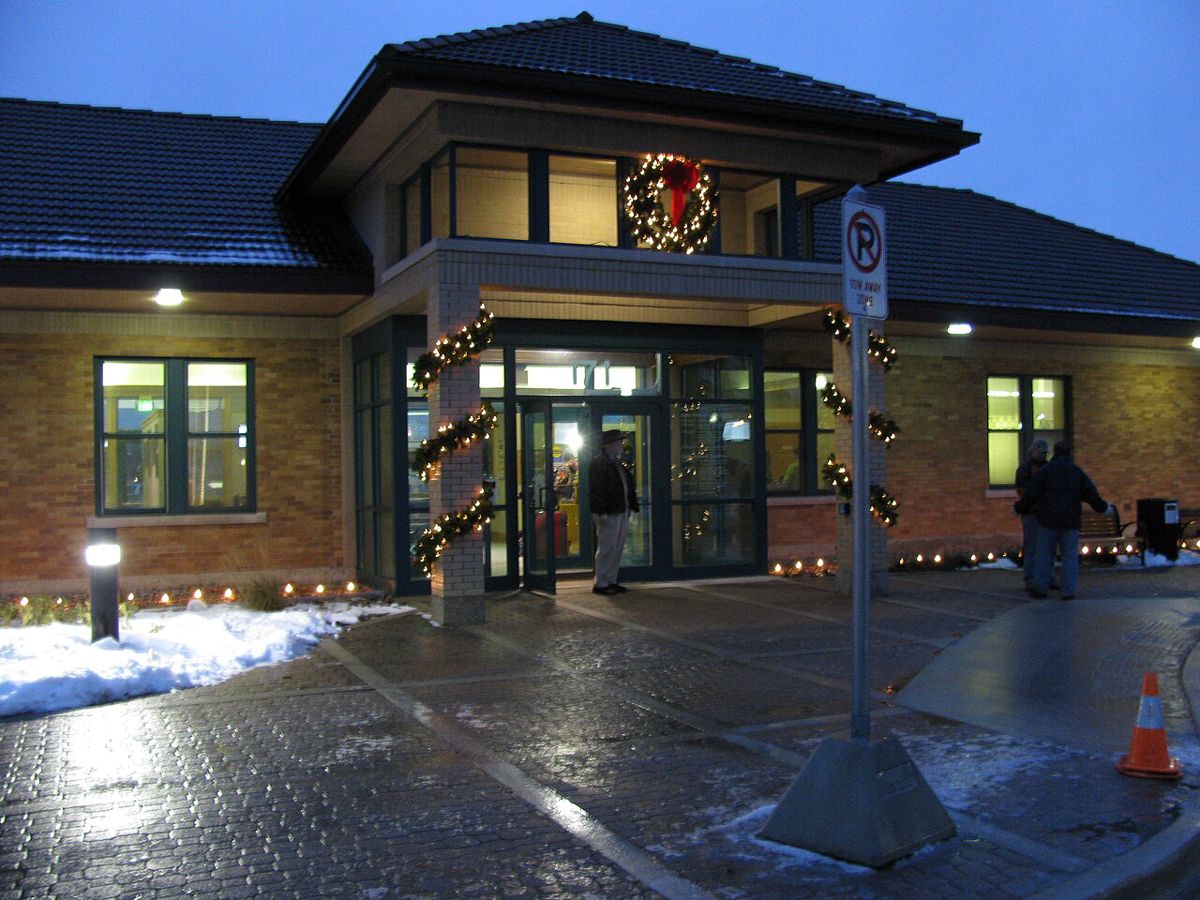 Amtrak Pere Marquette (Holland Station)